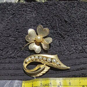 Vintage 2 Gold Tone Brooches
